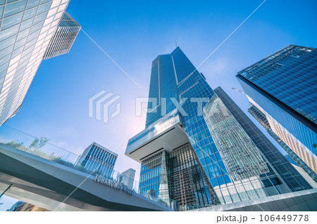 日本の東京都市景観 10月6日開業の虎ノ門ヒルズステーションタワー（虎ノ門ヒルズ駅）などを望む 106449778