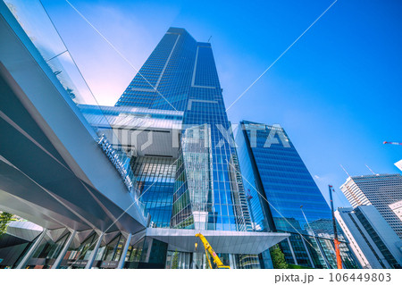 日本の東京都市景観 10月6日開業の虎ノ門ヒルズステーションタワー（虎ノ門ヒルズ駅）などを望む 106449803