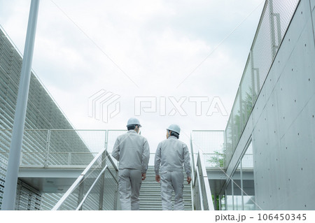 作業着の男性 作業着の男性 106450345