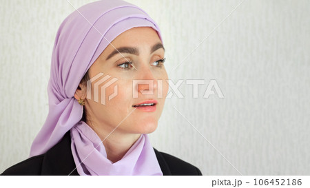 Muslim woman with excited expression looks around in studio 106452186