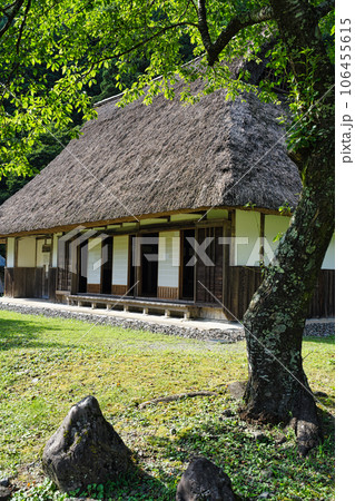 古い日本家屋 古い日本家屋 106455615