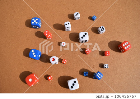 複数のサイコロ 106456767