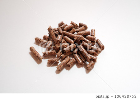 ペレットストーブ用の木質ペレット燃料 106458755
