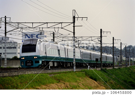 2002年　常磐線を走るE653系特急フレッシュひたち 106458800