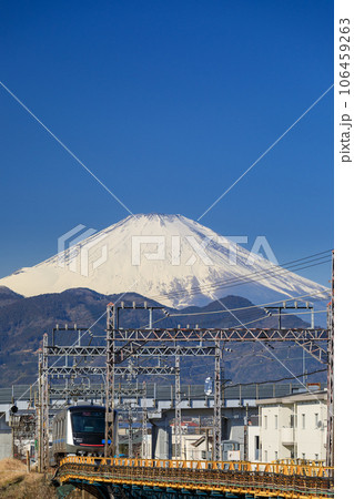神奈川_小田原から見る小田急線と富士山の絶景 神奈川_小田原から見る小田急線と富士山の絶景 106459263