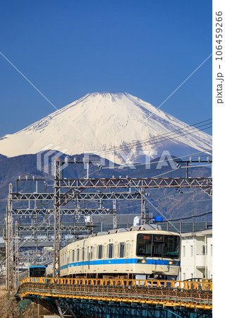 神奈川_小田原から見る小田急線と富士山の絶景 106459266