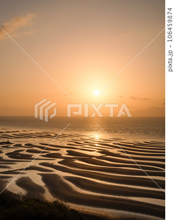 熊本_御輿来海岸と夕陽の絶景日 106459874