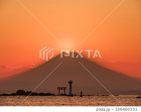 神奈川葉山_真名瀬海岸から見るダイヤモンド富士絶景 神奈川葉山_真名瀬海岸から見るダイヤモンド富士絶景 106460331