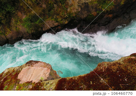 タウポ、ワイラケイ・パークのフカ滝 タウポ、ワイラケイ・パークのフカ滝 106460770