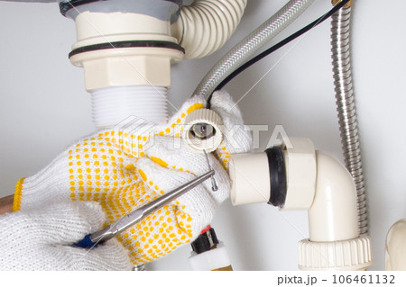 洗面台トラブル　ポップアップ式排水栓のワイヤー切れ 106461132