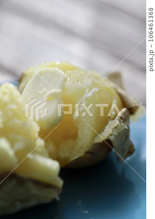 蒸してホクホクのレッドクイーンのジャガバター 106461368