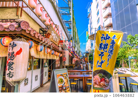 日本の東京都市景観 9月でも猛烈な暑さ続く…。19道府県減↓ 換気対策万全、人気の渋谷駅前の渋谷横丁 106463882