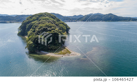 小さな孤島(京都府舞鶴市の蛇島と烏島) 小さな孤島(京都府舞鶴市の蛇島と烏島) 106465427
