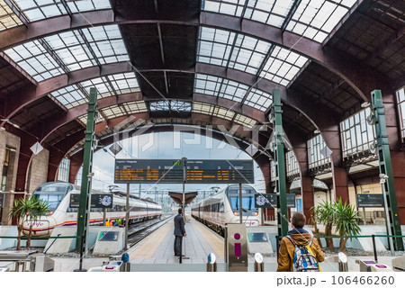 ア・コルーニャ駅（スペイン） 106466260