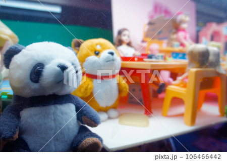 おもちゃ屋のディスプレイのぬいぐるみ おもちゃ屋のディスプレイのぬいぐるみ 106466442