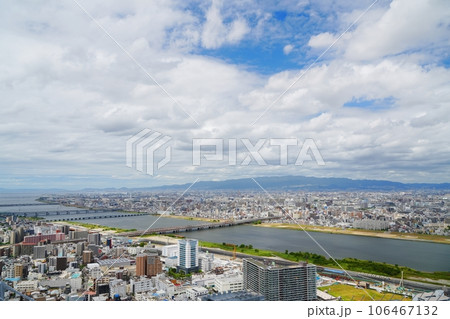 大阪　梅田　梅田スカイビルから見た淀川河口付近と西淀川・尼崎市街地等（西方向、夏) 106467132