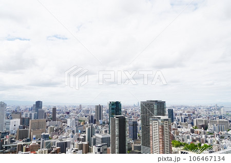大阪　梅田　梅田スカイビルから見た咲州・舞洲方向（大阪市）（西南製方向、夏) 106467134
