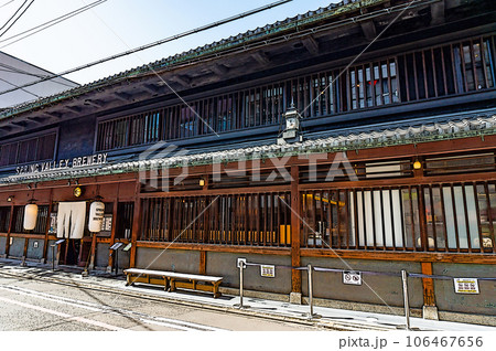 【イラスト風京都】京町屋の粋な佇まい 106467656