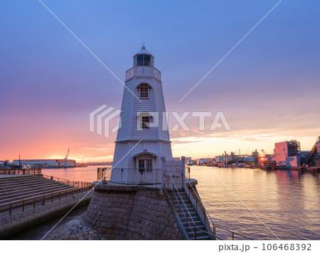 大阪_旧堺燈台と夕焼けの絶景風景 大阪_旧堺燈台と夕焼けの絶景風景 106468392