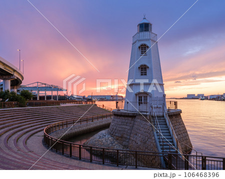 大阪_旧堺燈台と夕焼けの絶景風景 大阪_旧堺燈台と夕焼けの絶景風景 106468396