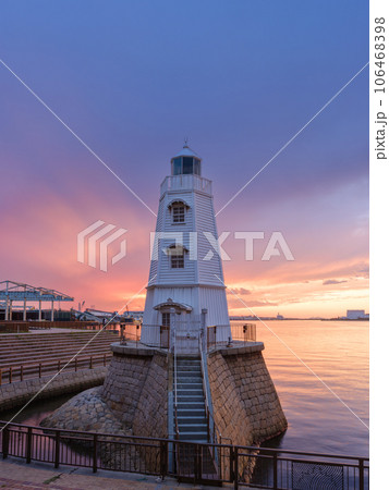 大阪_旧堺燈台と夕焼けの絶景風景 大阪_旧堺燈台と夕焼けの絶景風景 106468398
