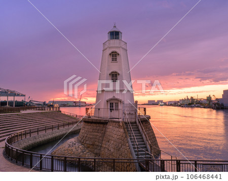 大阪_旧堺燈台と夕焼けの絶景風景 大阪_旧堺燈台と夕焼けの絶景風景 106468441