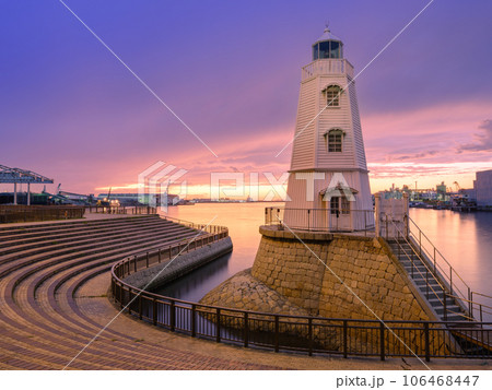 大阪_旧堺燈台と夕焼けの絶景風景 106468447