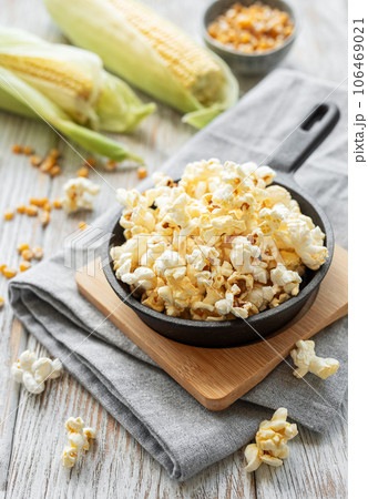 Tasty salted homemade popcorn Tasty salted homemade popcorn 106469021