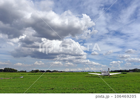 ホンダ飛行場の雲 106469205