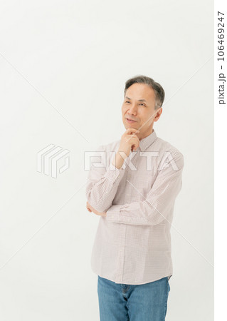 悩む男性 106469247