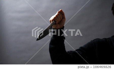 刃物を持つ男性 刃物を持つ男性 106469826