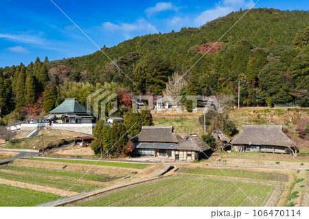 初冬の八塔寺ふるさと村の風景1　岡山県備前市吉永町 106470114