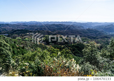 初冬の八塔寺ふるさと村　八塔寺山行者堂から見た吉備高原1　岡山県備前市吉永町 106470133