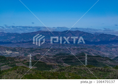 初冬の八塔寺ふるさと村　八塔寺山山頂から見た那岐山　岡山県備前市吉永町 106470137