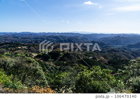 初冬の八塔寺ふるさと村　八塔寺山行者堂から見た吉備高原2　岡山県備前市吉永町 106470140