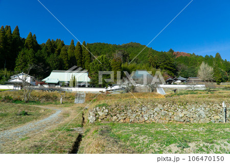 初冬の八塔寺ふるさと村の風景12　岡山県備前市吉永町 106470150