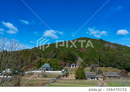 初冬の八塔寺ふるさと村の風景8　岡山県備前市吉永町 106470158
