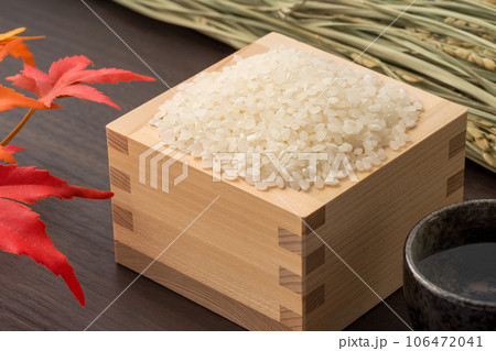 米と日本酒。新米・新酒のイメージ 106472041