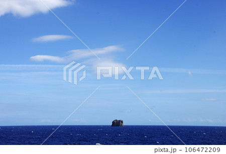 ストロンボリ島近くの無人島ストロンボリッキオ ストロンボリ島近くの無人島ストロンボリッキオ 106472209