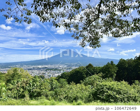 新緑と夏の富士山 新緑と夏の富士山 106472649