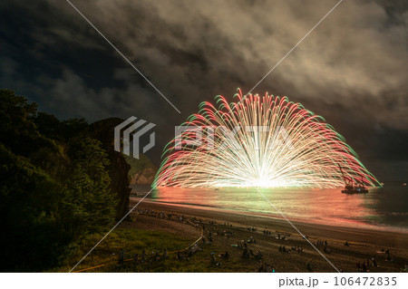 熊野大花火大会　三尺玉海上自爆 106472835