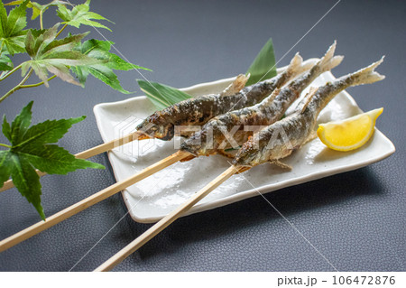 鮎の串焼き 106472876