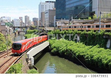 御茶ノ水駅　中央線E233系　総武線E231系　丸ノ内線2000系　神田川　東京都千代田区・文京区 106473931