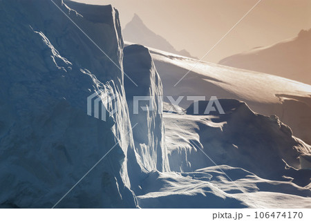 Paradise bay glaciers and mountains, peninsula, Antartica.. 106474170