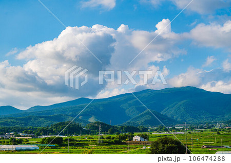 東御市　くるみの里からの浅間山方面 106474288