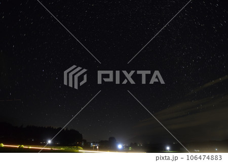 北杜市白州町、北極星を中心に巡る星々(比較明合成) 北杜市白州町、北極星を中心に巡る星々(比較明合成) 106474883