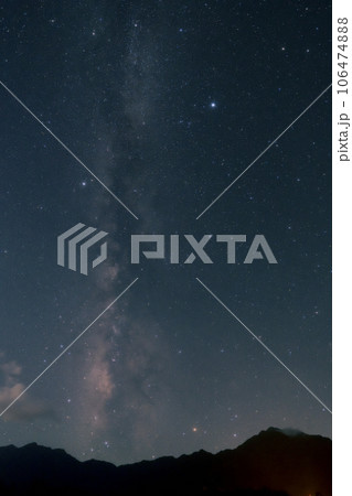 北杜市白州町、南アルプスの山並みの上に天の川とさそり座 北杜市白州町、南アルプスの山並みの上に天の川とさそり座 106474888