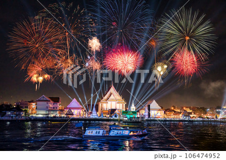 Cruise sightseeing with annual colorful fireworks and light show at Wat Kalayanamit temple on Chao Phraya river in the night 106474952