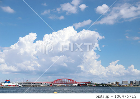 夏空の神戸港(兵庫県 神戸市) 夏空の神戸港(兵庫県 神戸市) 106475715