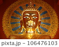 チェンマイの寺院 ワット・プラシンの黄金の仏像 106476103